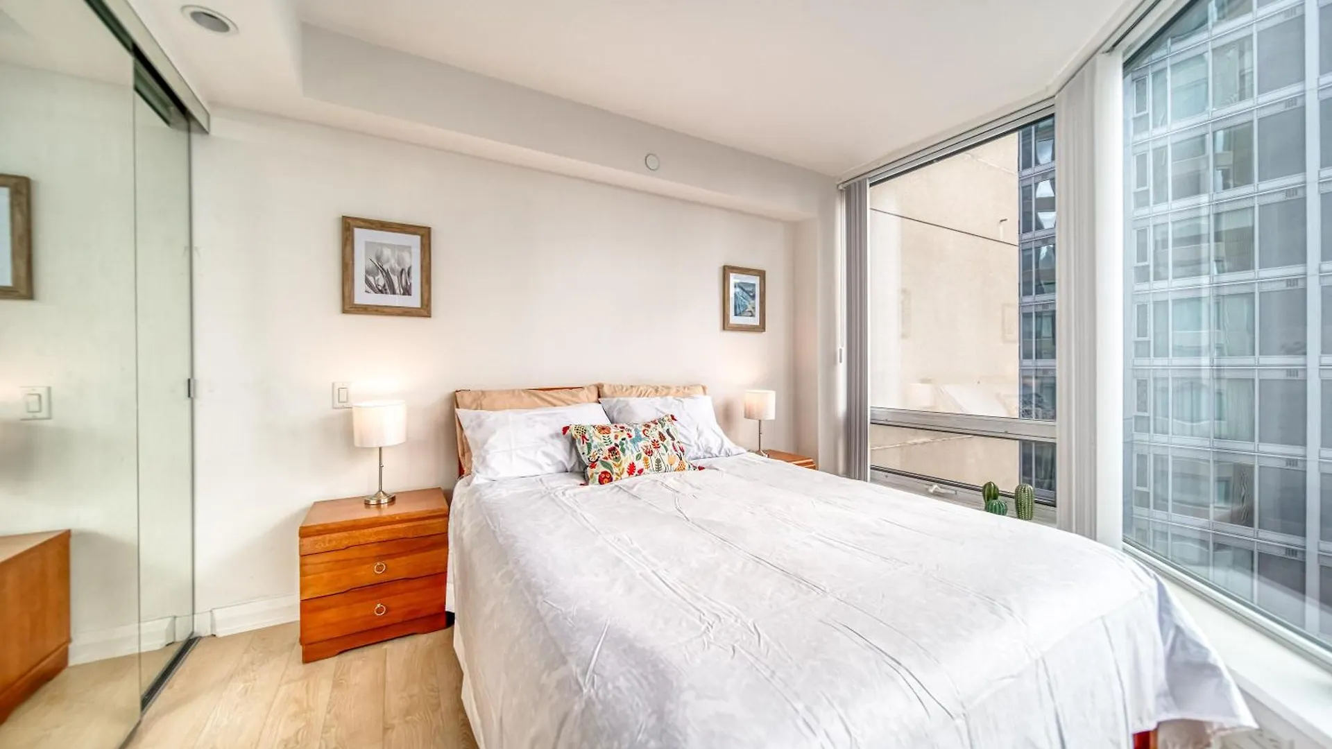Yorkville Plaza Express Stay Toronto Apartment