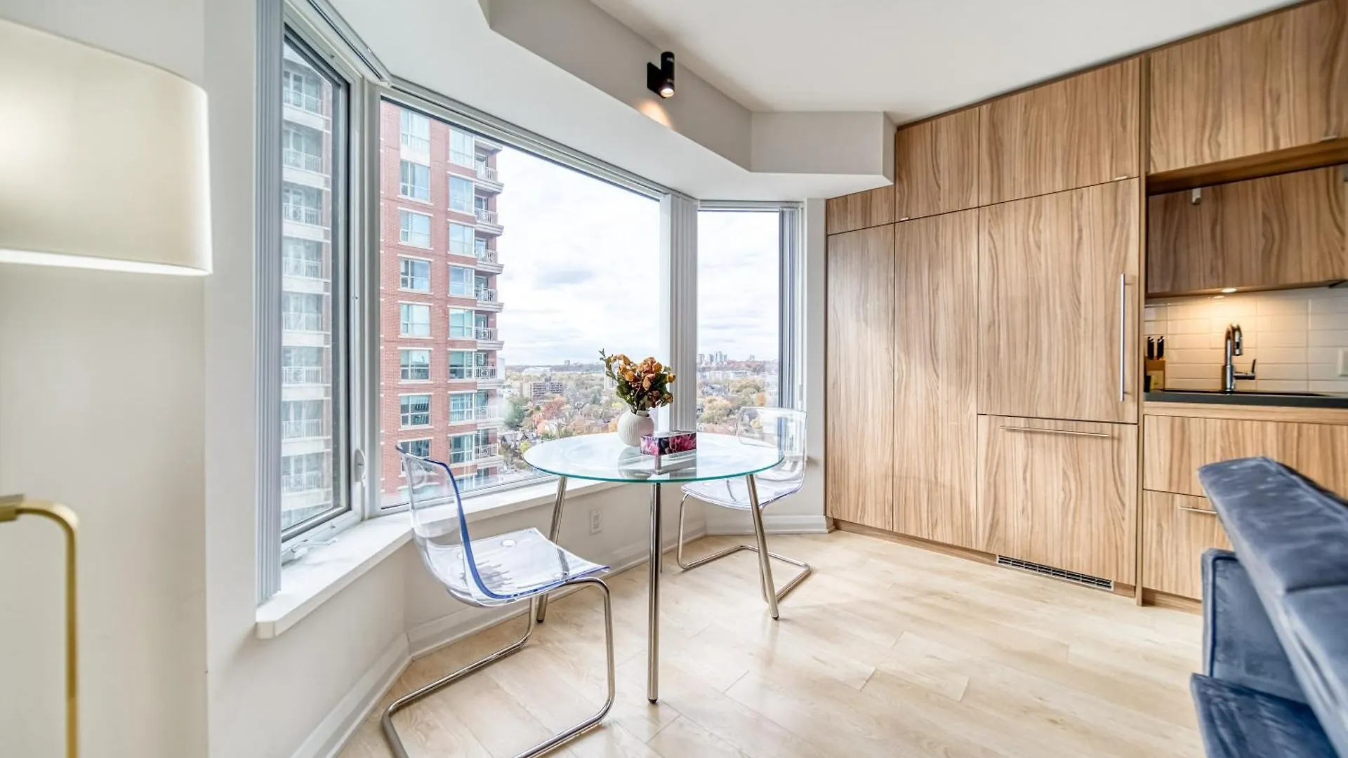 Yorkville Plaza Express Stay Toronto Apartment